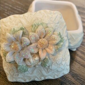Vintage delicate Floral Trinket Box